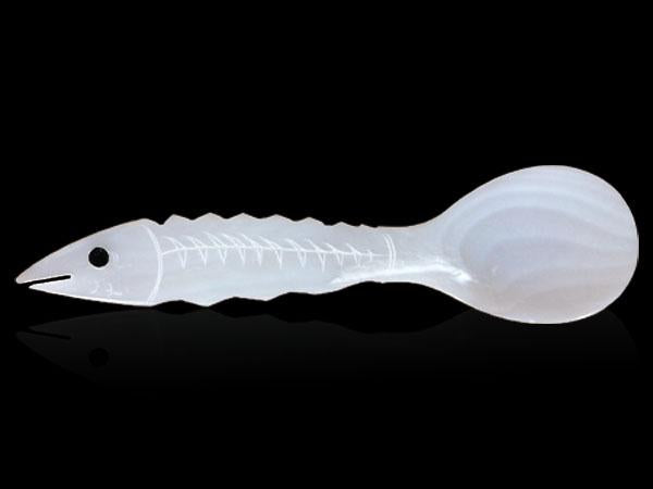 CUCCHIAINO IN MADREPERLA A FORMA DI STORIONE